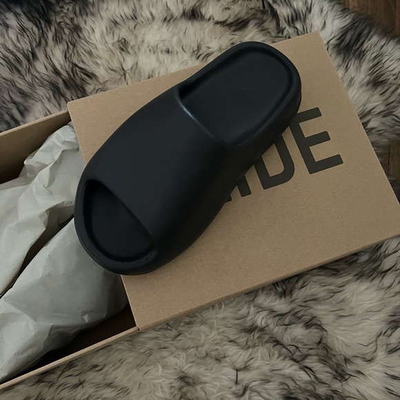 SOLD Yeezy Slides - Onyx - size 5 mens - 7 womens - Picture 3 of 4